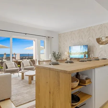 Luxury Family With Breathtaking Views Apartment