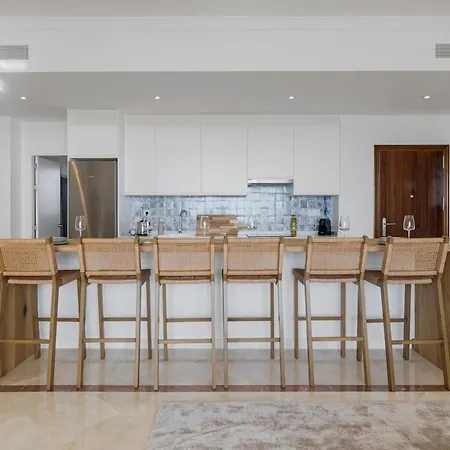Luxury Family With Breathtaking Views Apartment
