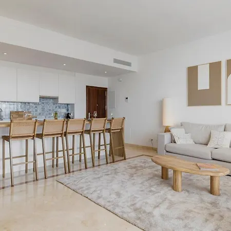 Luxury Family With Breathtaking Views *