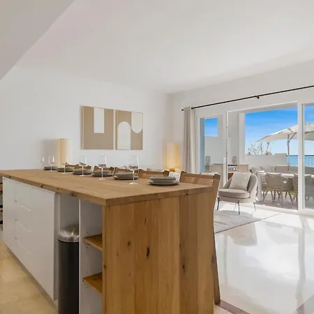 Luxury Family With Breathtaking Views *